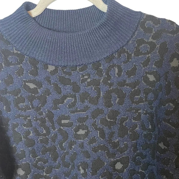 Universal Thread Women’s Blue Cheetah Print Sweater Size Medium - Picture 3 of 8